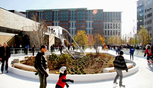 Pista de patinação no gelo é destaque do Parque, que utiliza água de chuva para mantê-la