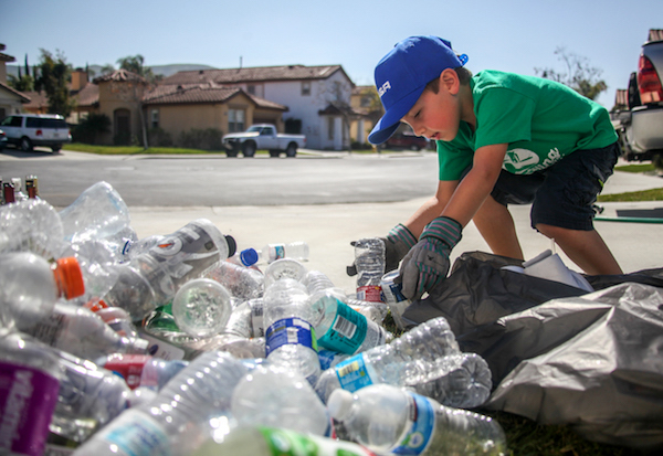 menino-tem-empresa-de-reciclagem