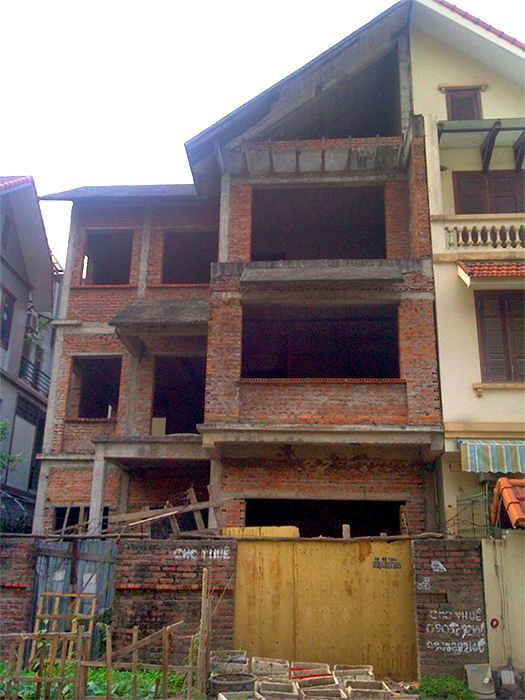 casa-abandonada-vira-escritorio-verde-02