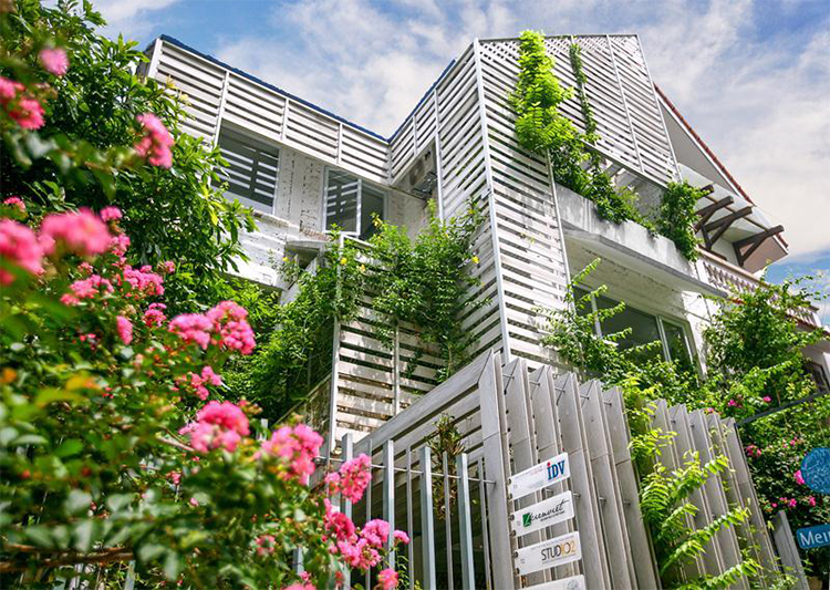 casa-abandonada-vira-escritorio-verde-06