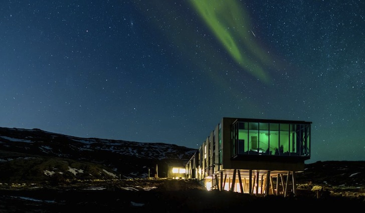Aurora boreal é vista de “camarote” em hotel sustentável